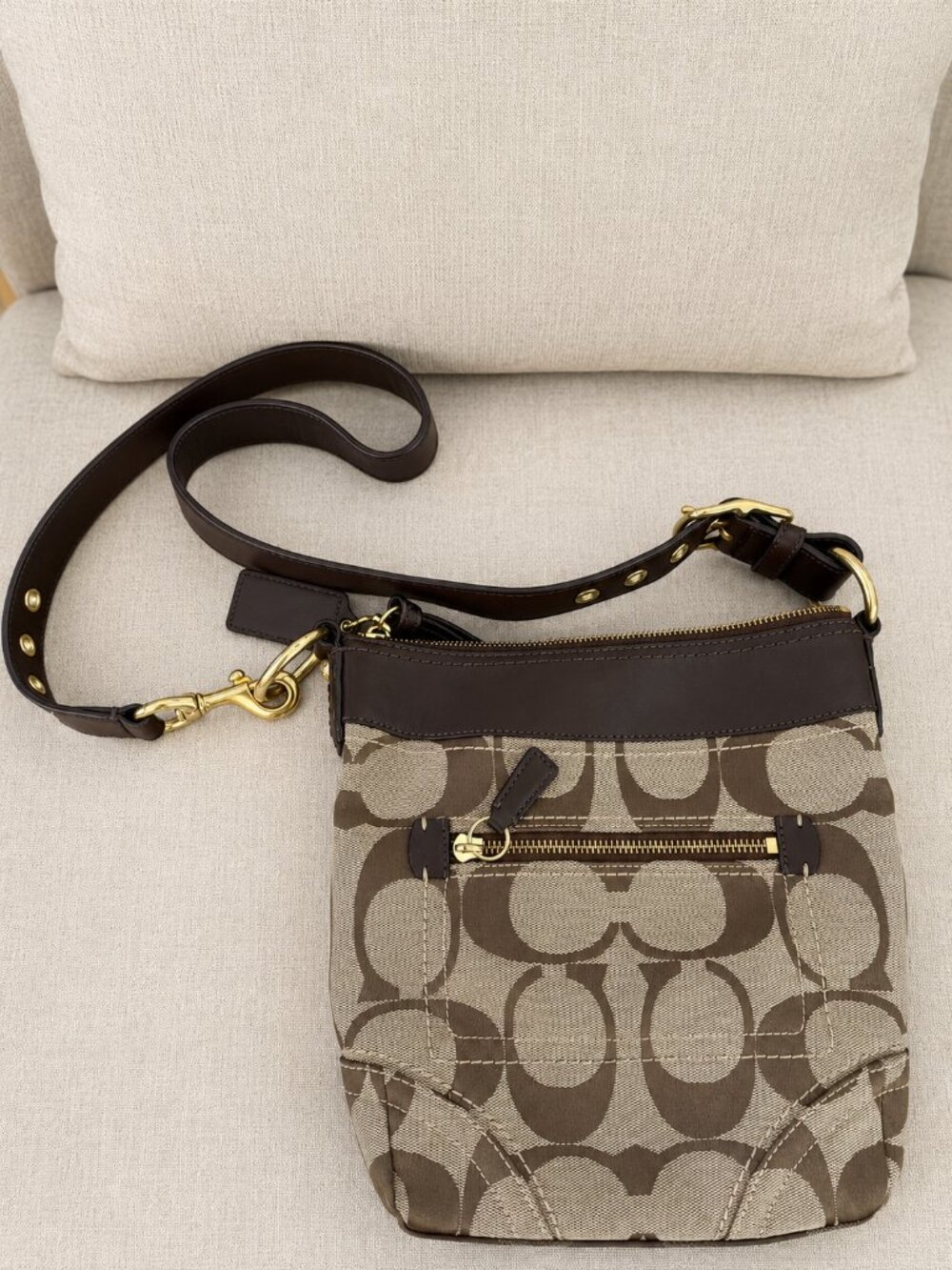 Coach Signature Crossbody Bag – Brown/Tan Jacquard Canvas with Leather Trim - Picture 3 of 4